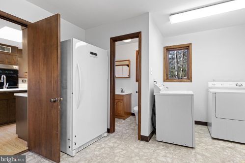 11 Woodbrook Cir, Wilmington DE  19810-4119 exterior