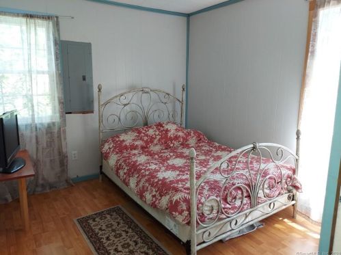 23 Flint Ct, Groton CT  06340-4824 exterior