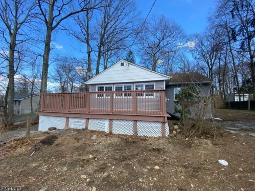 27 Skidmore Trl, Hopatcong NJ  07843-1778 exterior