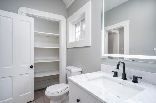 231 Fayette St, Washington Ch OH  43160-1305 exterior