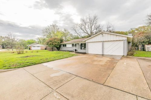 7100 Martha Ln, Fort Worth, TX 76112-5306