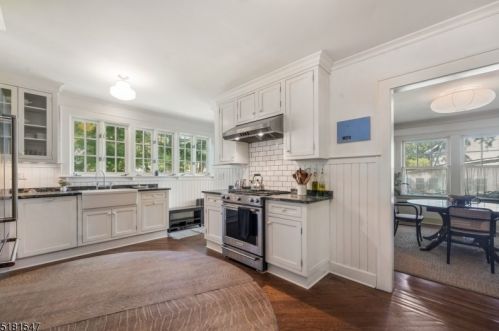19 Yale St, Maplewood, NJ 07040-2705