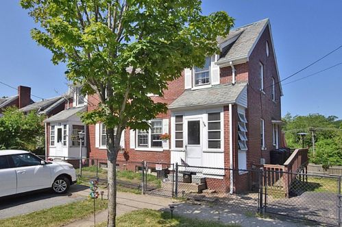 152 Lonsdale Main St, Lincoln, RI 02865-1843