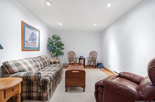 10 Wedgewood Ln, Wapping CT 06074-1580 exterior