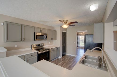 1733 Greatwood Dr, Florence KY  41042-8121 exterior