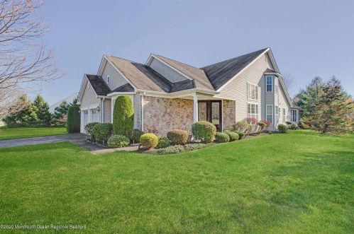 251 Enclave Blvd, Lakewood, NJ 08701-5792