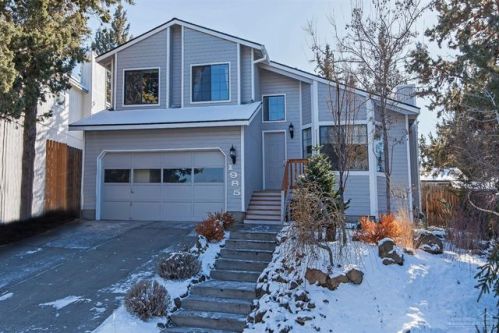 1985 Red Rock Ln, Bend, OR 97701-6532