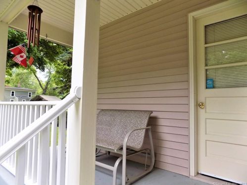 282 Hayden Sta Rd, Windsor CT 06095-1407 exterior