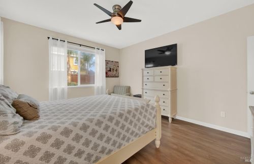 8001 Finchley Ct, Vacaville CA  95687-8253 exterior