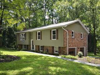 150 Kirkwall Ln, Hendersonville, NC 28791-9017