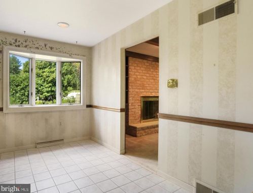 4351 Crestview Rd, Harrisburg PA 17112-2009 exterior