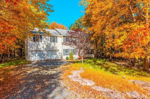 111 Laurel Ln, Blakeslee, PA 18610-7825