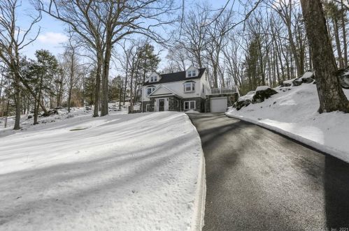 5 New Bridge Rd, Brookfield Center, CT 06804-1210