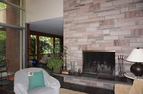 180 Long Hill Rd, Wallingford CT  06492-4934 exterior