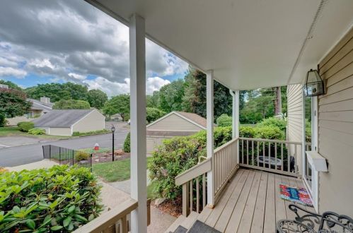 11 Lakeview Dr, Southington, CT 06489-3462