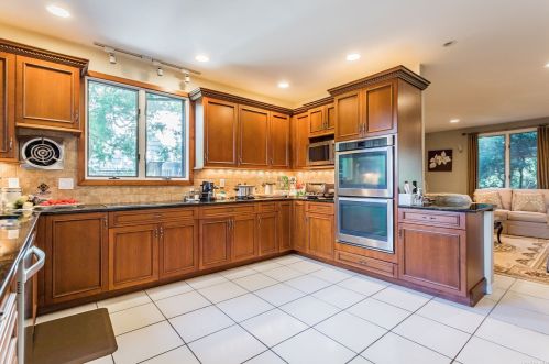 82 Grassmere Ave, Oakdale NY  11769-1911 exterior