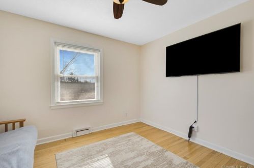11 Peter Parley Row, Kensington CT  06037-3123 exterior