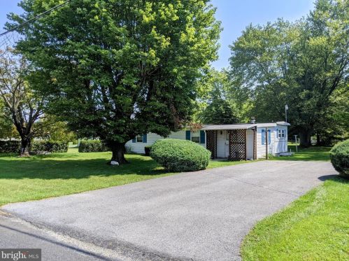 955 Plunkert Rd, Littlestown, PA 17340-9481