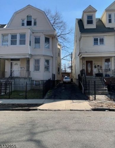 138 15th St, East Orange, NJ 07017-5237