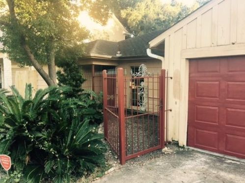 139 Pamellia Dr, Bellaire, TX 77401-3711