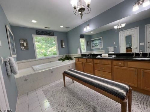 13 King Alex Ct, Sparta NJ  07871-3901 exterior