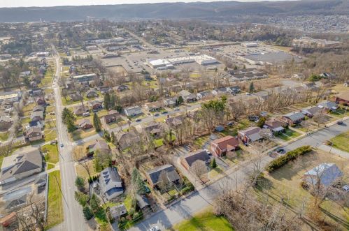 212 Paul Dr, New Kensington PA  15068-2907 exterior