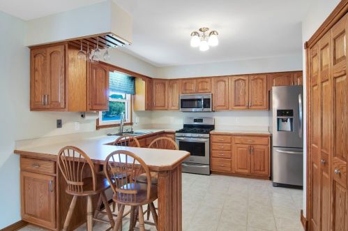 12323 White Oak Dr, Crown Point IN  46307-8420 exterior