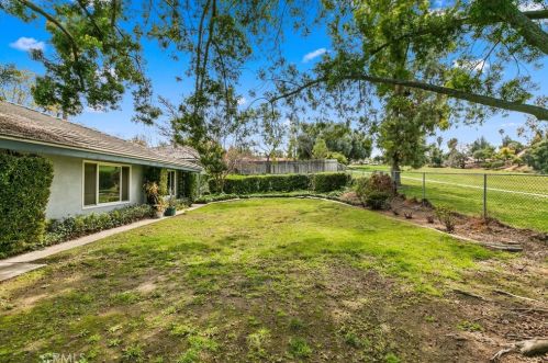 5576 Inner Circle Dr, Riverside CA  92506-3617 exterior