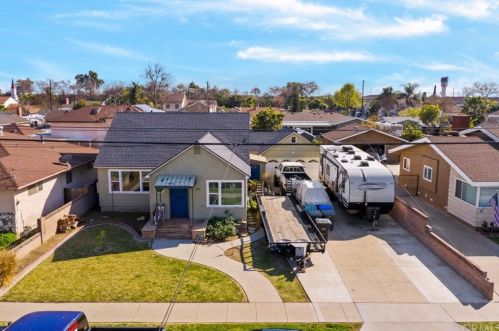 9922 Park St, Bellflower, CA 90706-5938