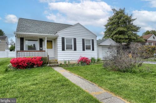 1307 Kingsley Rd, Camp Hill PA  17011-6117 exterior