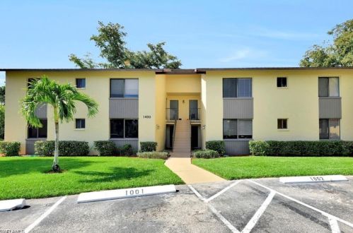 1400 Green Valley Cir, Naples, FL 34104-4639