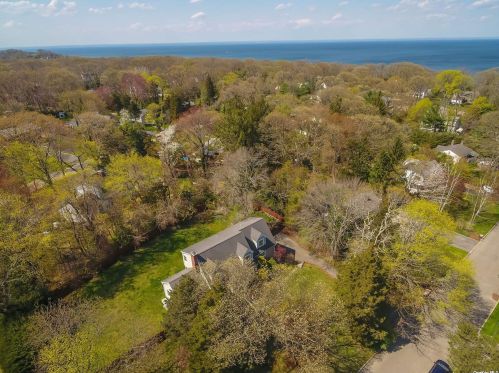33 Soundview Dr, Northport, NY 11768-1446