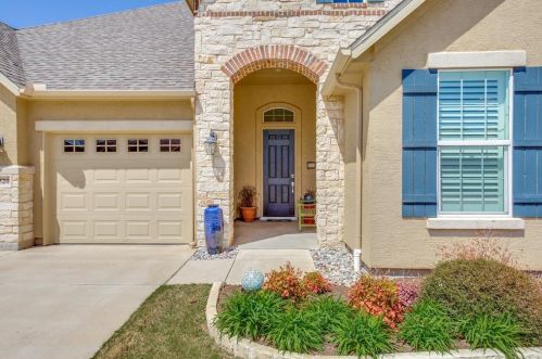 9520 Crestview Dr, Denton TX  76207-6769 exterior