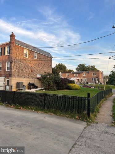 521 Pine St, Manor, PA 19036-1011