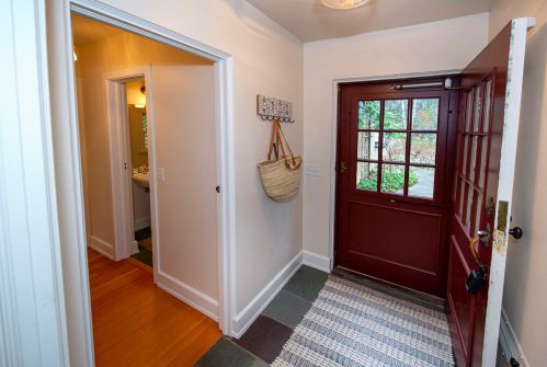 9607 Lake Dr, Milwaukee, WI 53217-6101