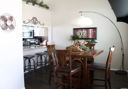 6967 Beargrass Rd, Taylorsville, UT 84081-5391