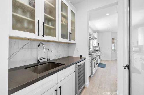 3213 Pine Ave, Manhattan Beach CA  90266-3615 exterior