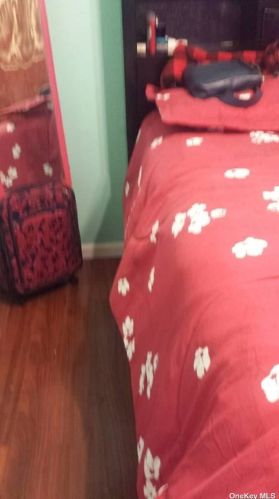 395 Oakland Ave, Central Islip NY  11722-2013 exterior