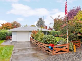 11144 Woodward Ave, Seattle, WA 98178-3160