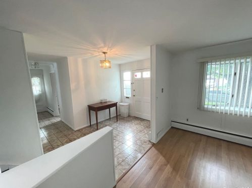 338 Wicks Ave, Babylon NY  11703-1511 exterior