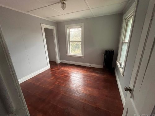 23 Bentley Ave, Norwich CT  06360-6901 exterior