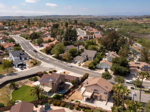 5289 Alamosa Park Dr, Oceanside CA  92057-6313 exterior