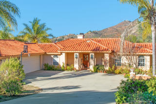 3304 Sol Vis, Fallbrook CA  92028-2600 exterior