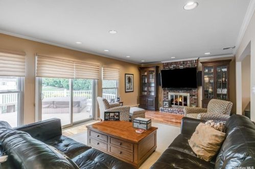 74 Stonehurst Ln, Huntington Station NY 11746-7935 exterior