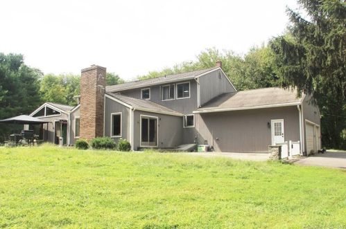 10 Everett Rd, Bridgeport, CT 06612-1204