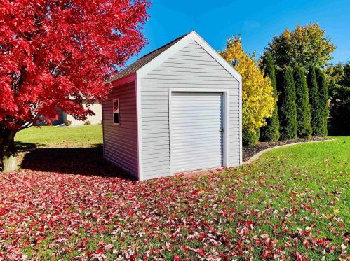 3373 Heaven Dr, Green Bay WI  54311-8906 exterior