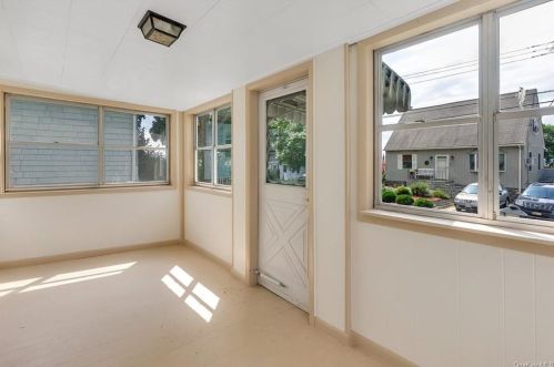 30 Hillcrest Ave, Crotonville, NY 10562-1922