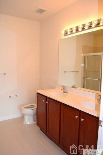 624 Doral Ct, Piscataway NJ  08854-6705 exterior