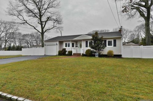 1320 Pine Ave, West Islip, NY 11795-1424