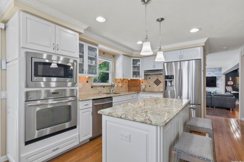1045 Coates Ave, Holbrook, NY 11741-6023